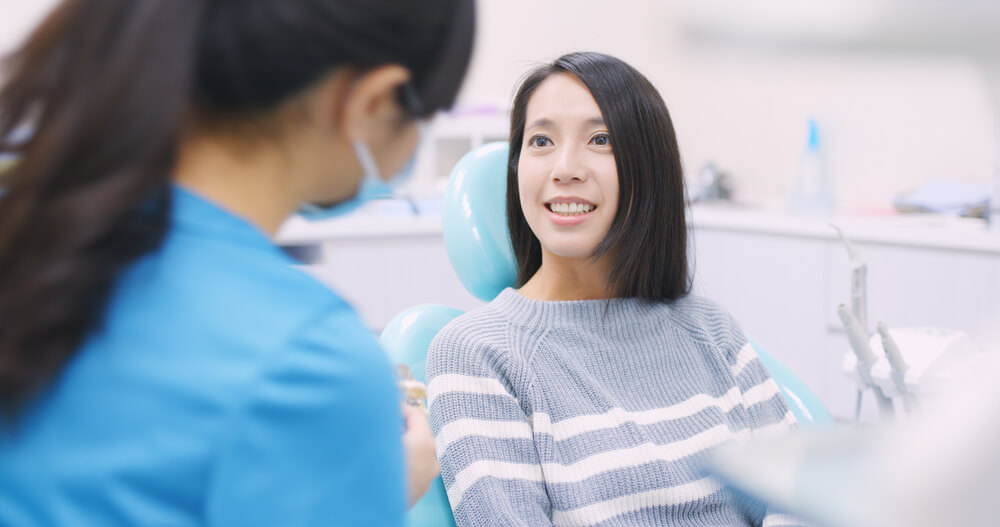 醫生與病患分享牙周病治療經驗