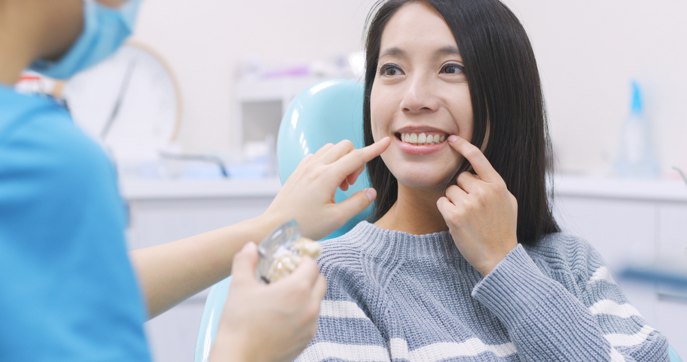 牙醫師評估植牙補骨費用